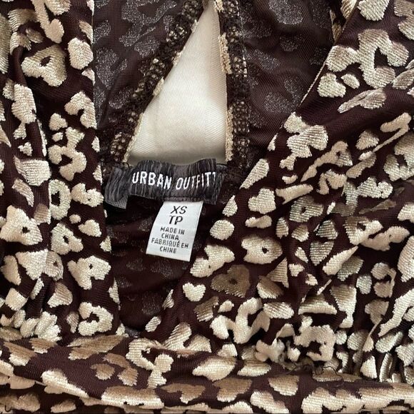 Urban Outfitters Brown and Gold Cheetah Print Plunge Neck Crop Top Tank - Picture 5 of 8